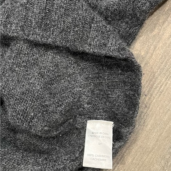 THEORY Riva Women Gray 100% Cashmere Cowl Neck Sweater Size Small Button Accent - Picture 8 of 8